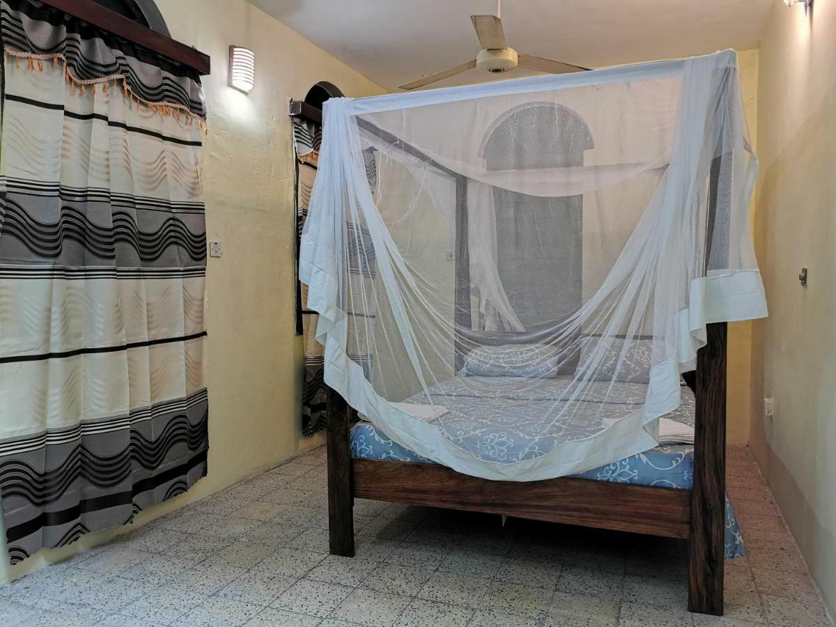 Crown Hotel Zanzibar Bagian luar foto